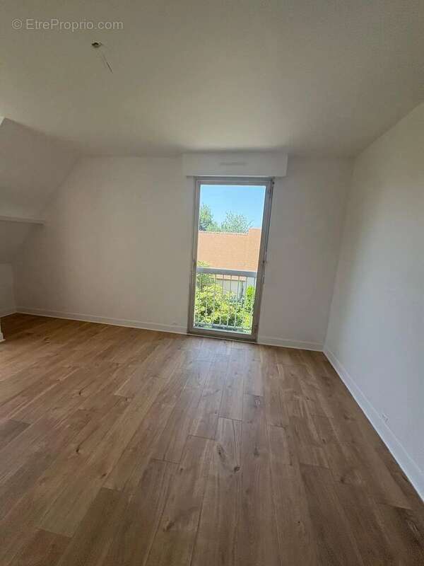 Maison à SAINT-NOM-LA-BRETECHE