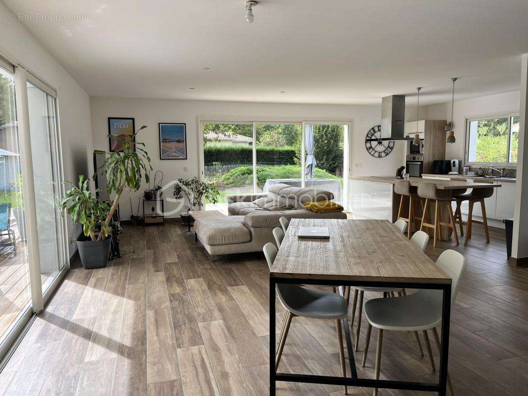 Maison à GRAYAN-ET-L&#039;HOPITAL