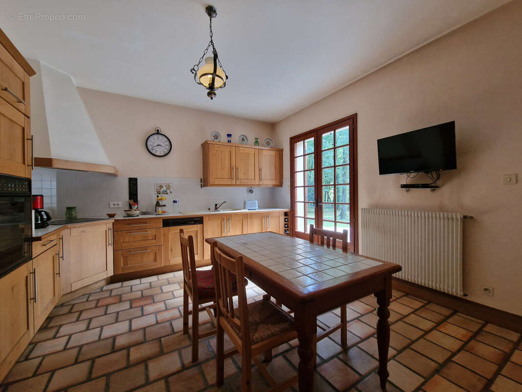 Maison à MONTMOREAU-SAINT-CYBARD