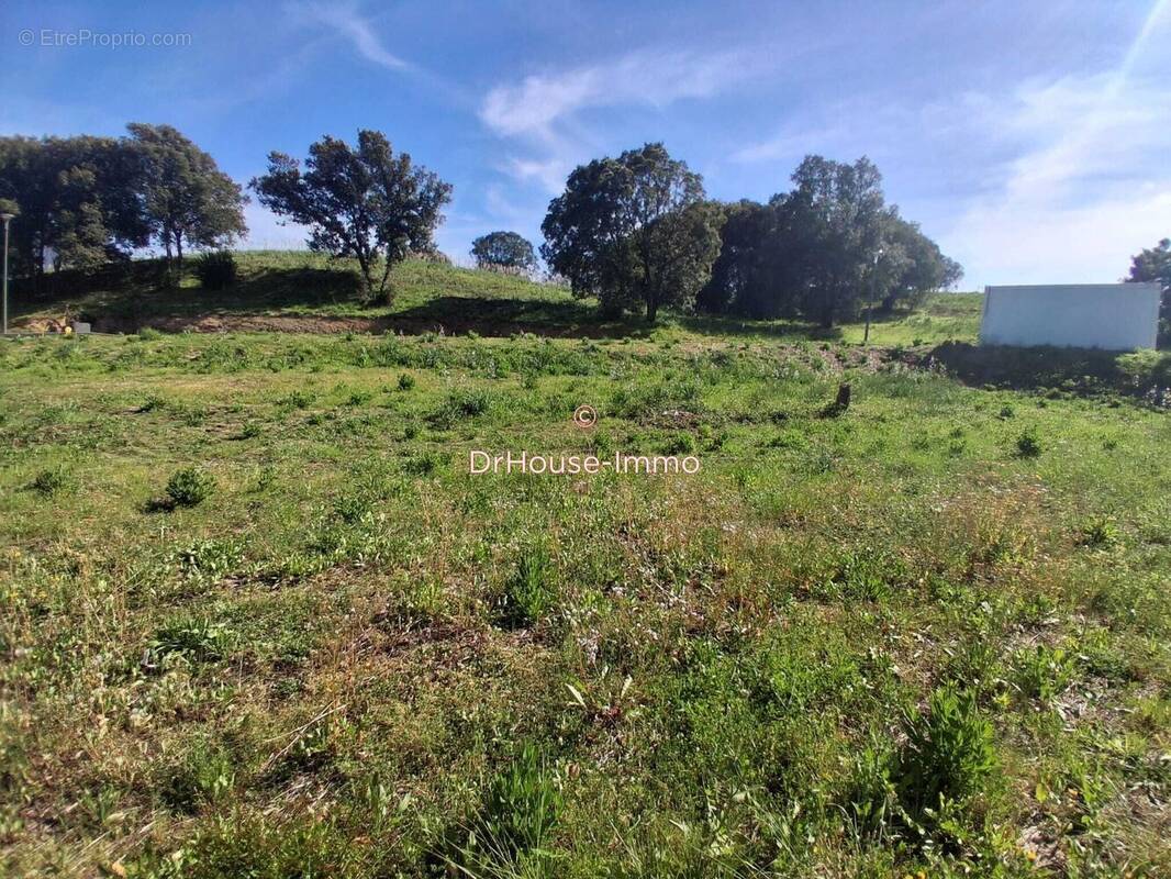 Terrain 4 pièces 77 m² · à Bastelicaccia · 77 m² · 200 000 €