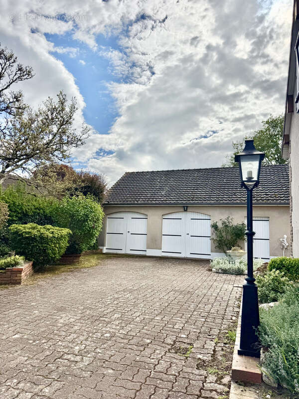 Maison à SAINTE-GENEVIEVE-DES-BOIS