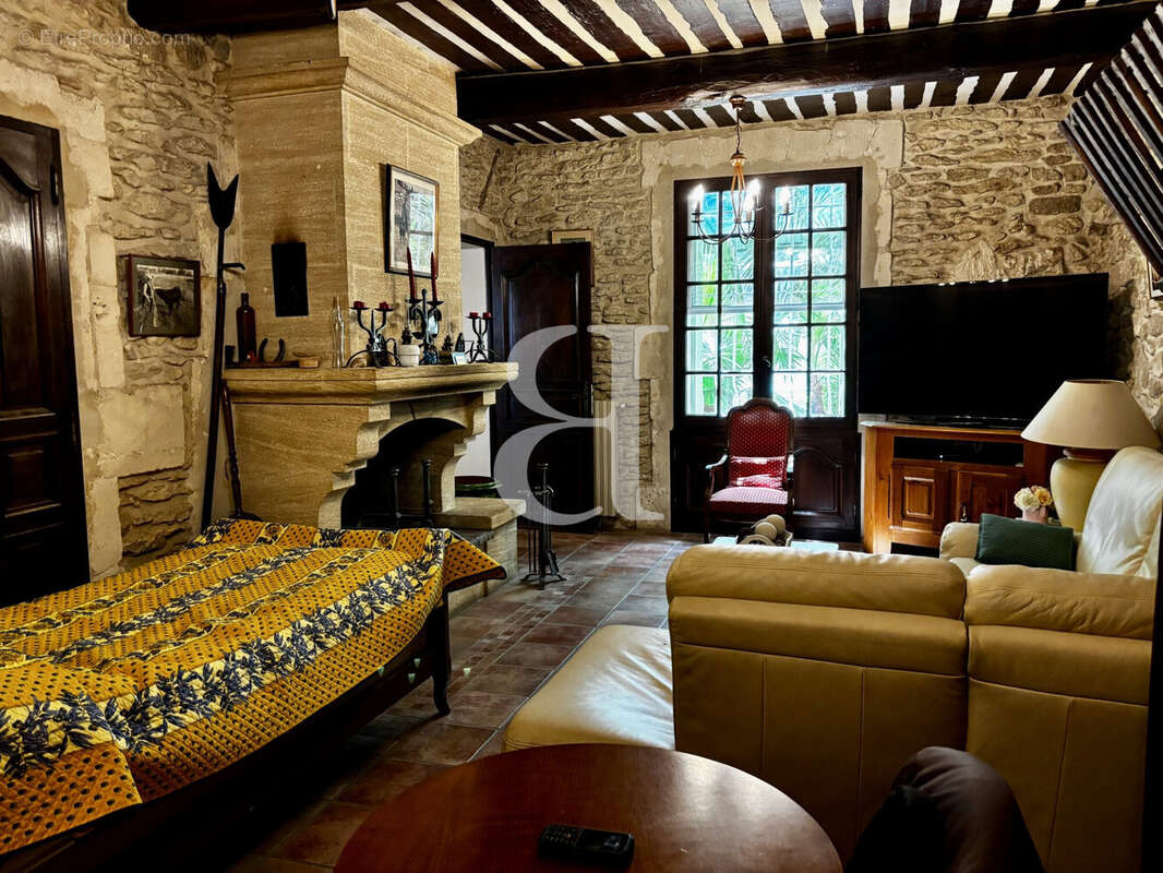 Maison 202 m² à Saint-Remy-De-Provence  - photo 5