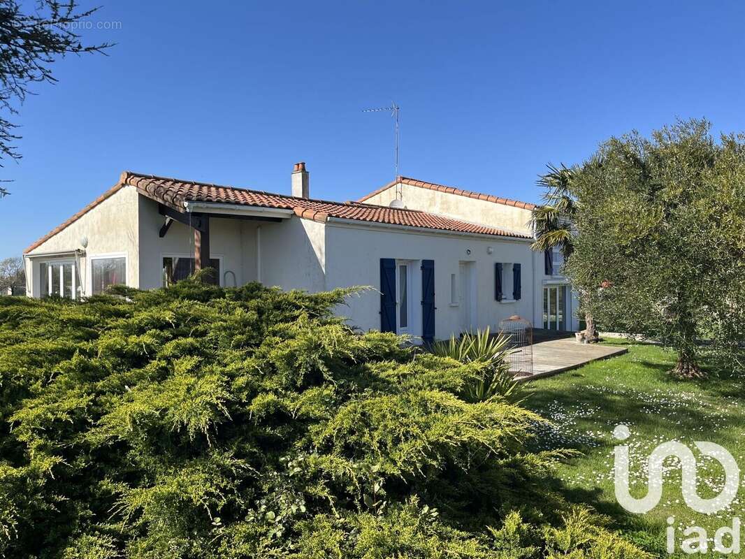 Photo 3 - Maison à SAINT-ROMAIN-DE-BENET