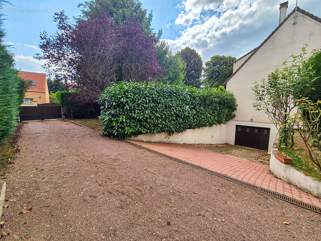 Maison à SIVRY-COURTRY