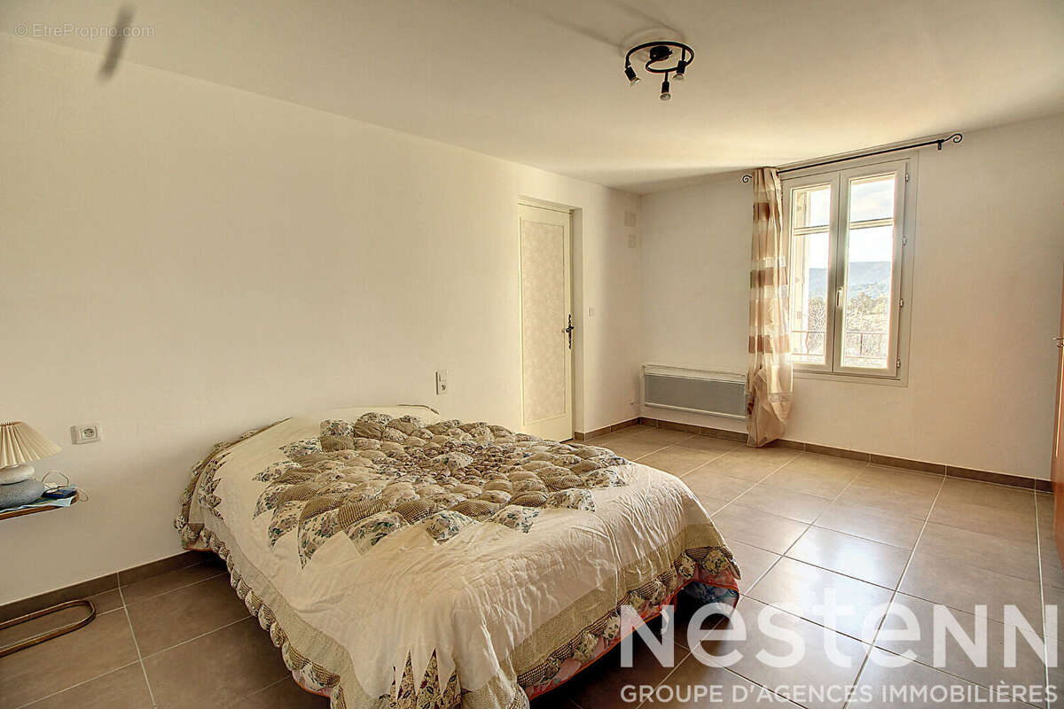 A VENDRE EN EXCLUSIVITE ! LORGUES - Maison 118 m² avec grand terrain d'environ 8 000 m² - photo 5