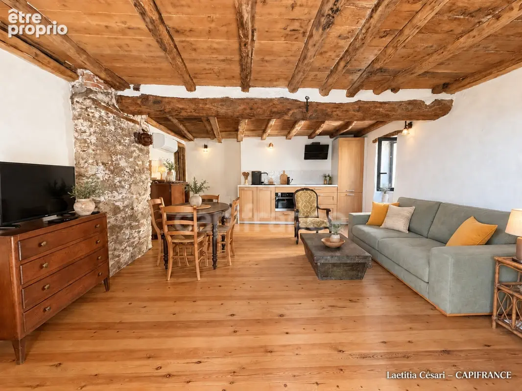 PIETRANERA – Maison de village 100 m² rénovée – Deux logements T3 avec terrasses et vue mer - photo 4