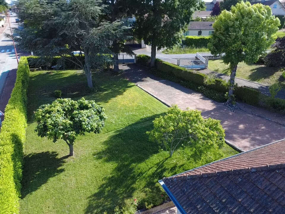 Maison 138 m² à Commelle-Vernay  - photo 2