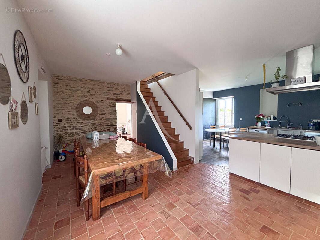 Maison à MERAL