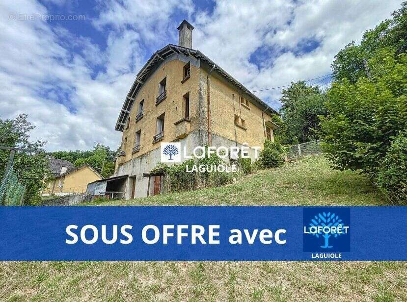 Maison à SAINTE-GENEVIEVE-SUR-ARGENCE