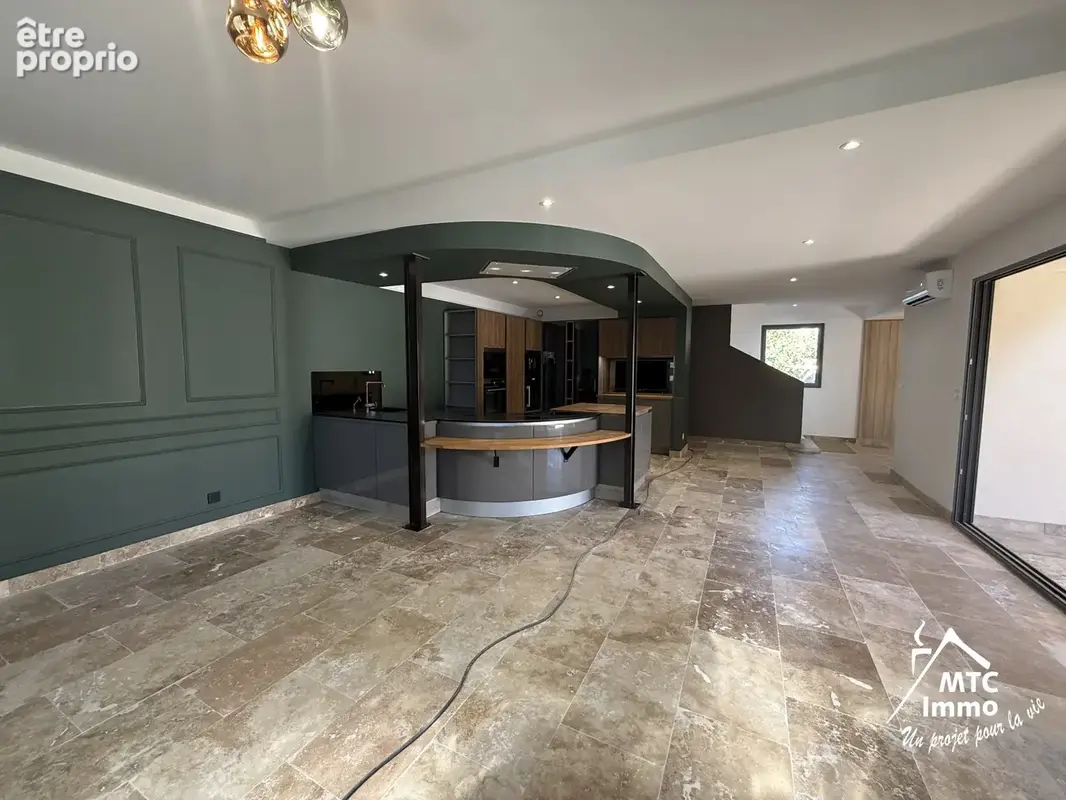 Triplex en pierre 182 m2 type maison de village haut standing 5 chambres piscine - photo 27