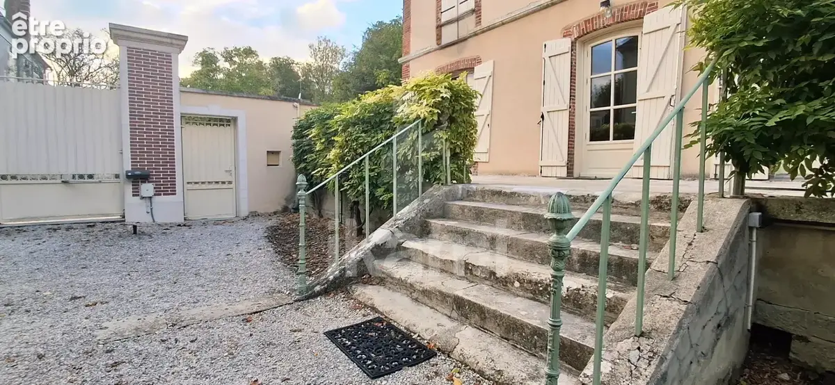 Seignelay en Bourgogne -  Maison bourgeoise  7 pièces + dépendances - photo 2