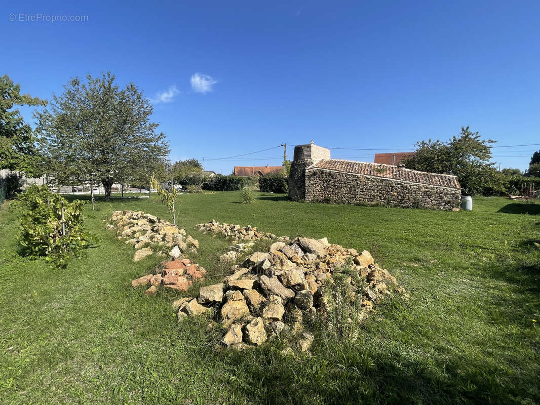 Terrain à LES RAIRIES