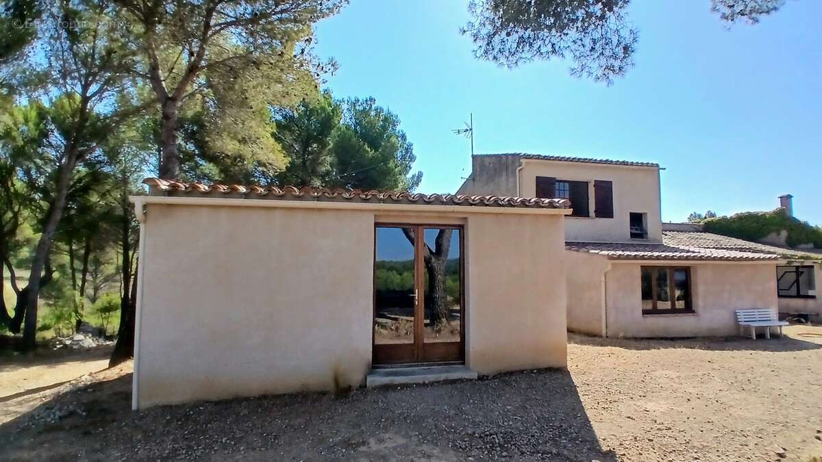Villa unique de 220 m² habitables sur un terrain de 11651 m² - photo 12