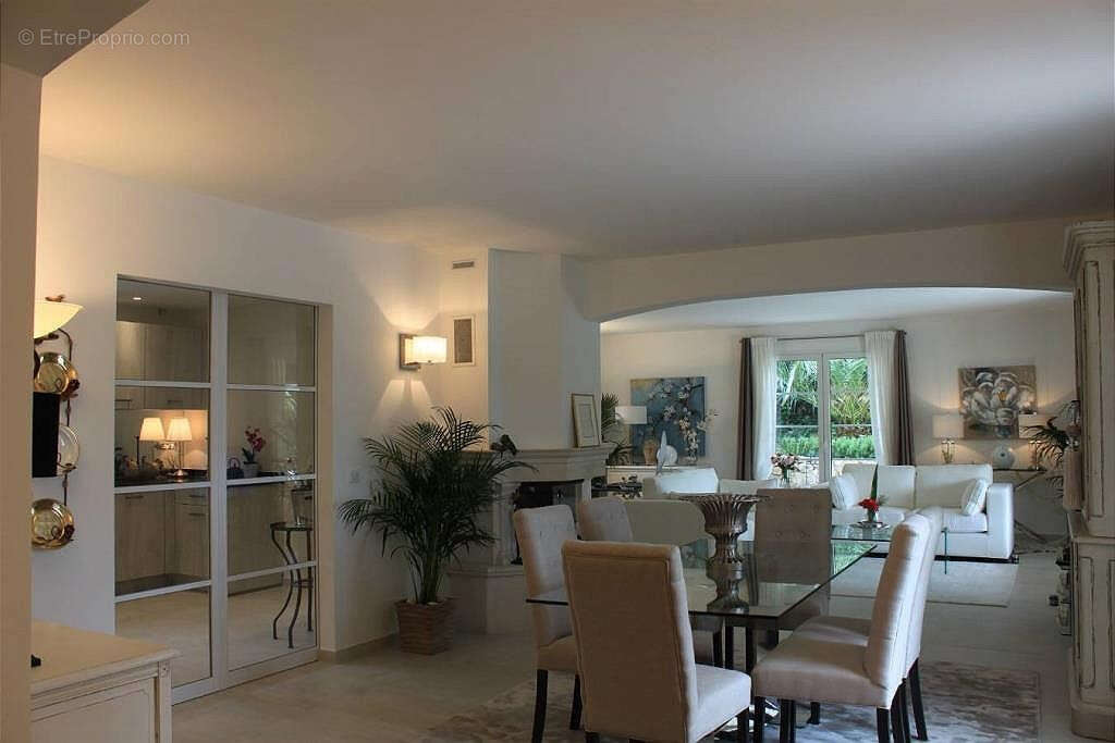 Maison à MOUGINS