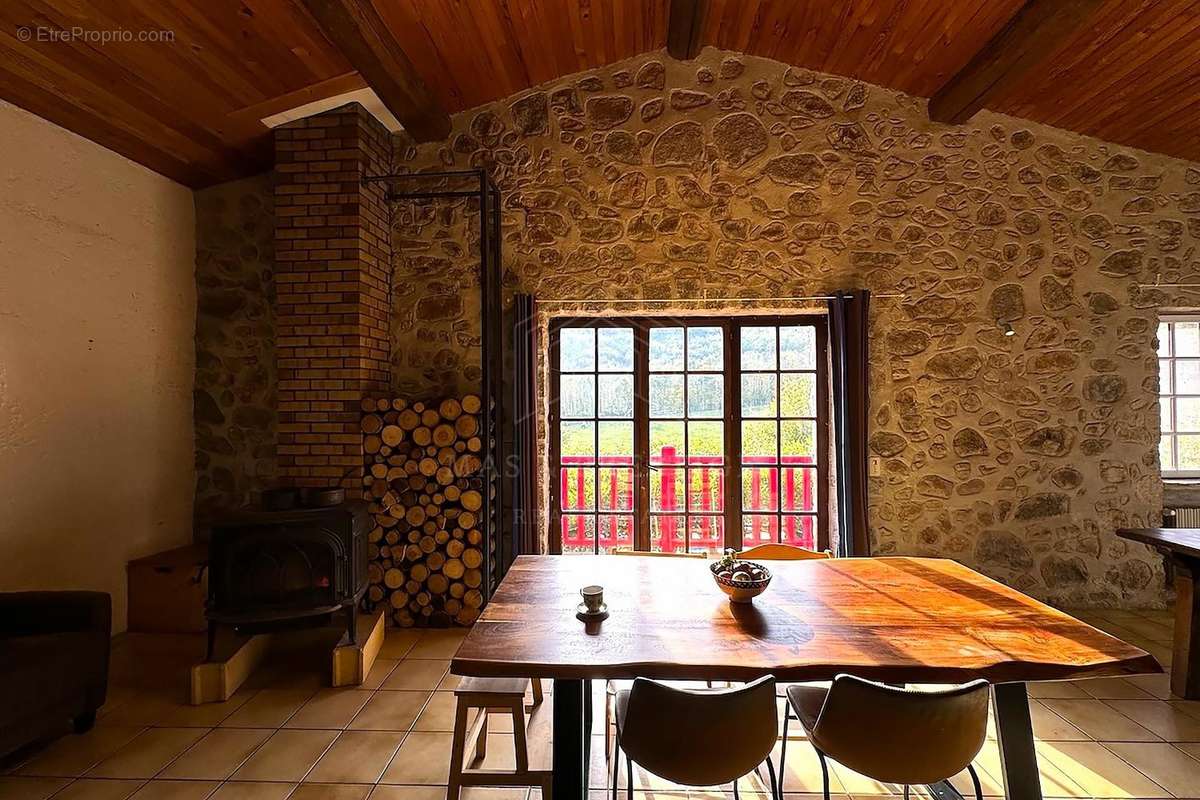 Maison à SAINT-LAURENT-DE-CERDANS