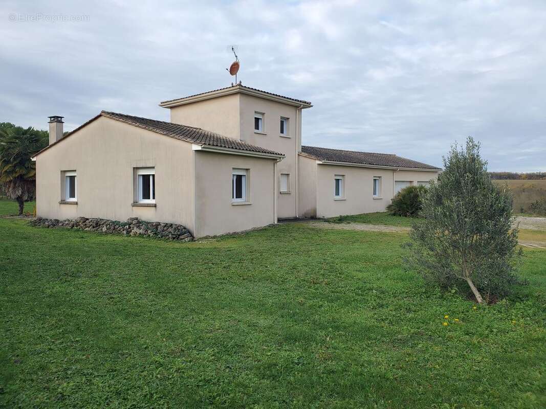 Maison à CHAMPNIERS