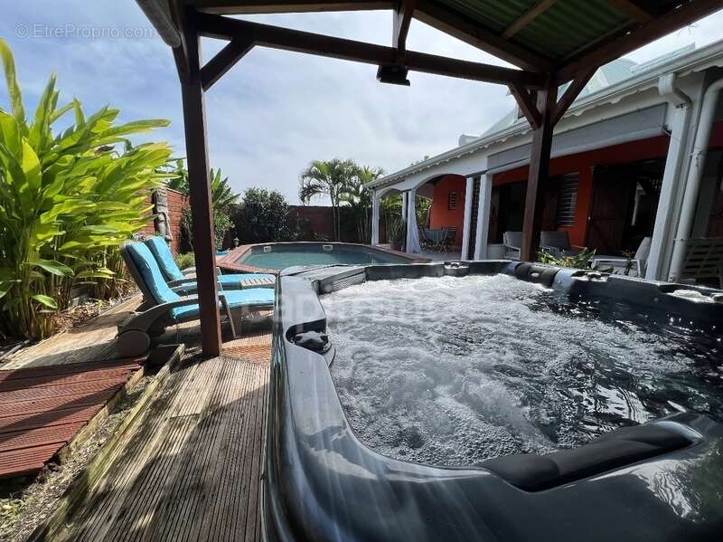 Dpt Guadeloupe (971), à vendre SAINT-FRANCOIS, villa 3 suites avec piscine et jacuzzi - photo 16