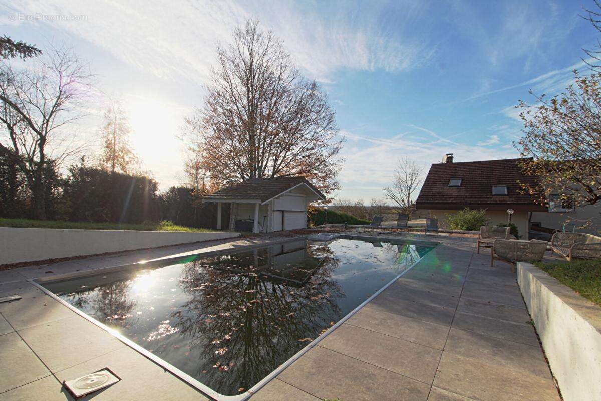 Maison à MONTHOLIER