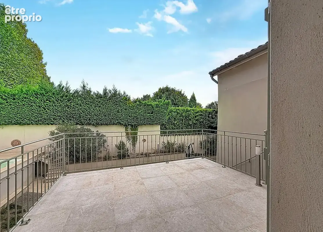 Dardilly, coup de coeur alliant charme de l'ancien, rénovation de qualité et piscine - photo 12