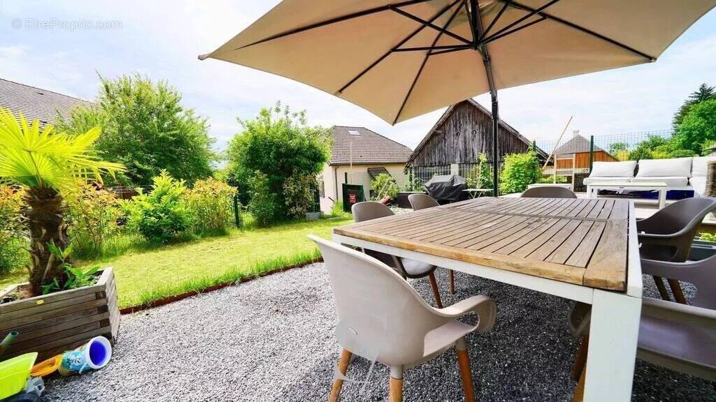 Appartement à PRINGY