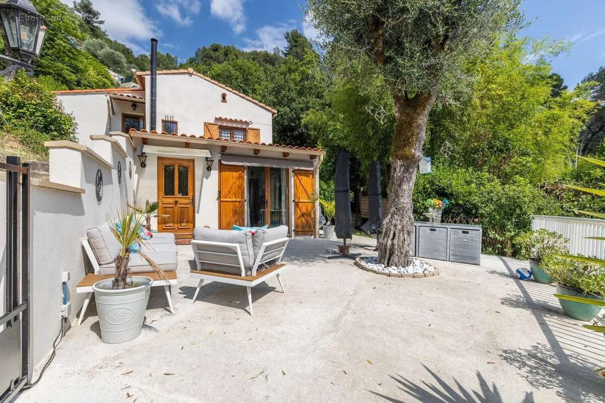 Escarene : bien rare sur le secteur ! propriété de charme avec maison individuelle 4 pièces, 3 chambres, bureau, 185m²  en total - photo 3