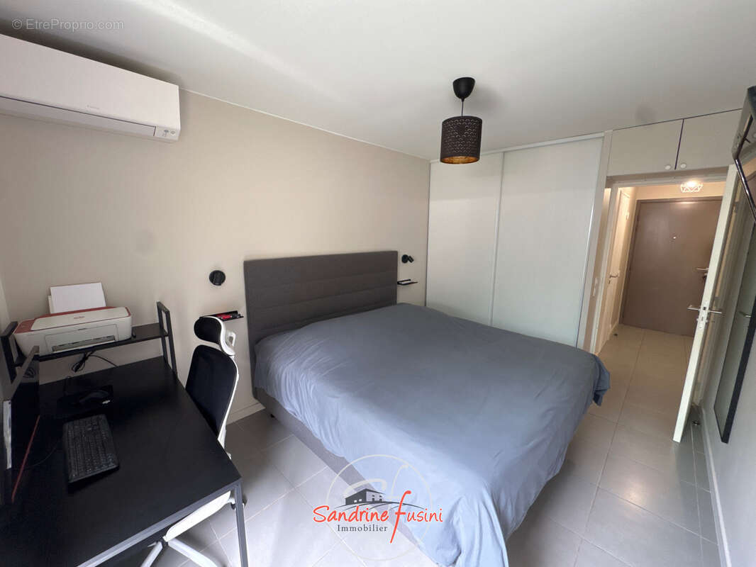 Appartement à CARROS