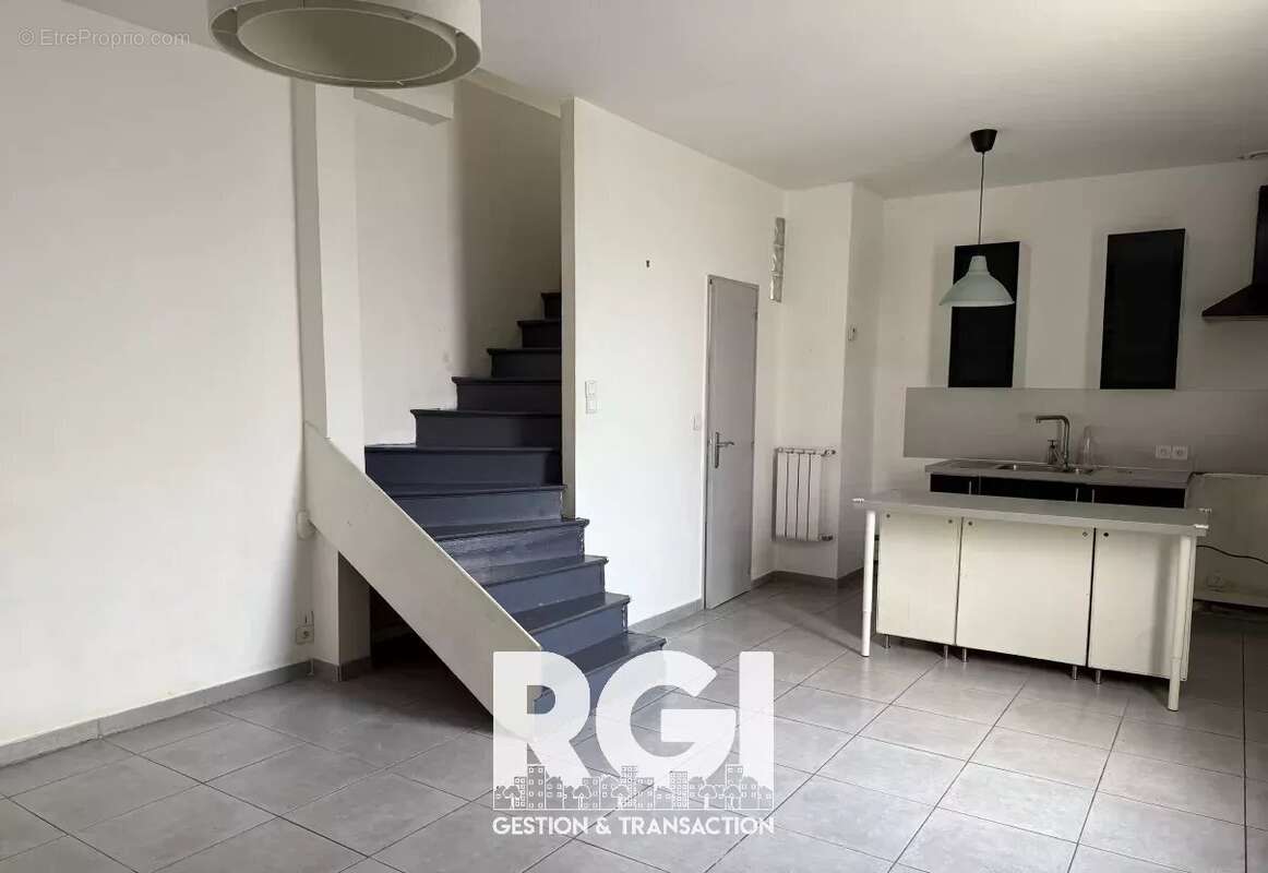 Maison à LE MESNIL-SAINT-DENIS