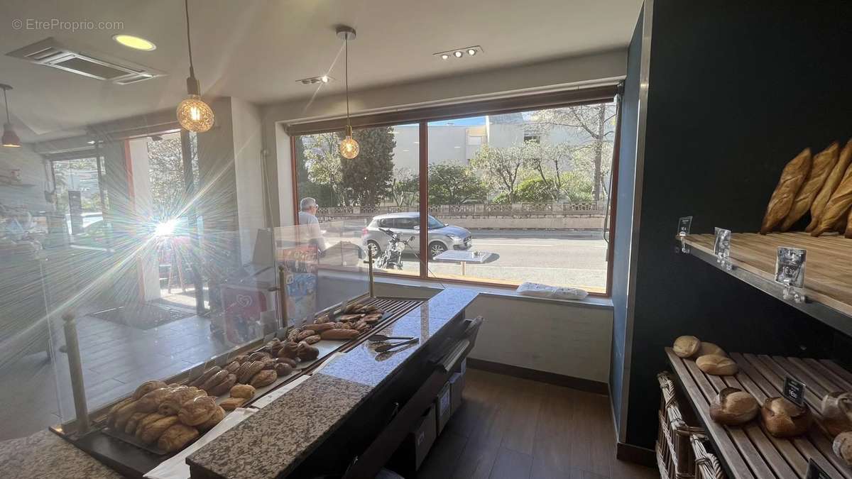 Commerce à VALLAURIS