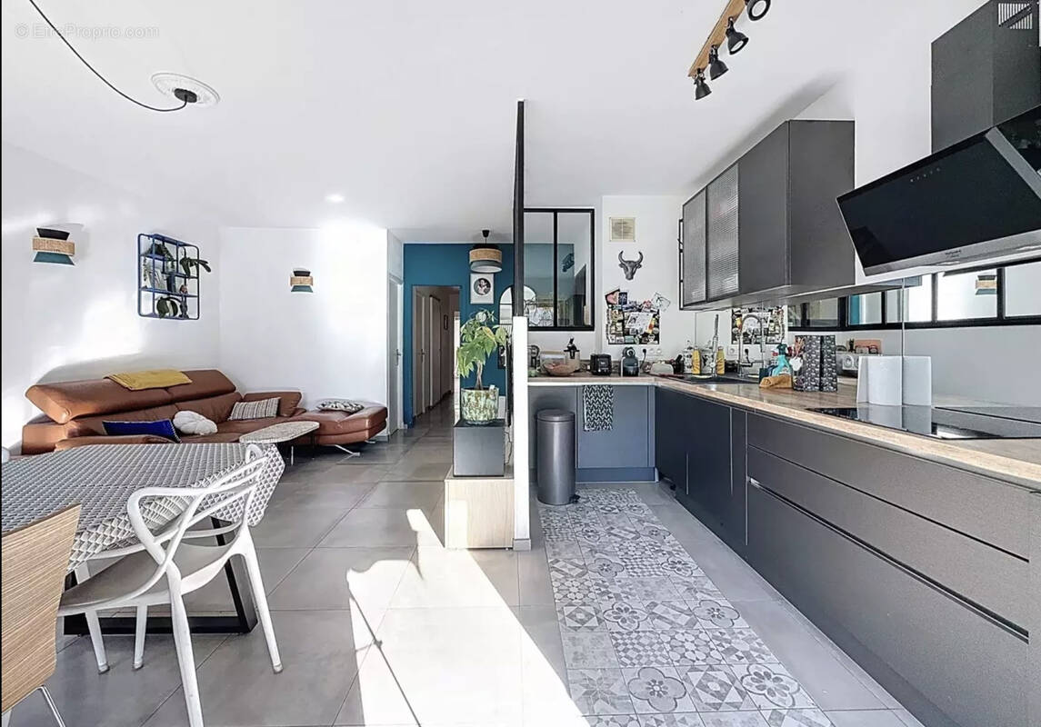 Appartement à SIX-FOURS-LES-PLAGES