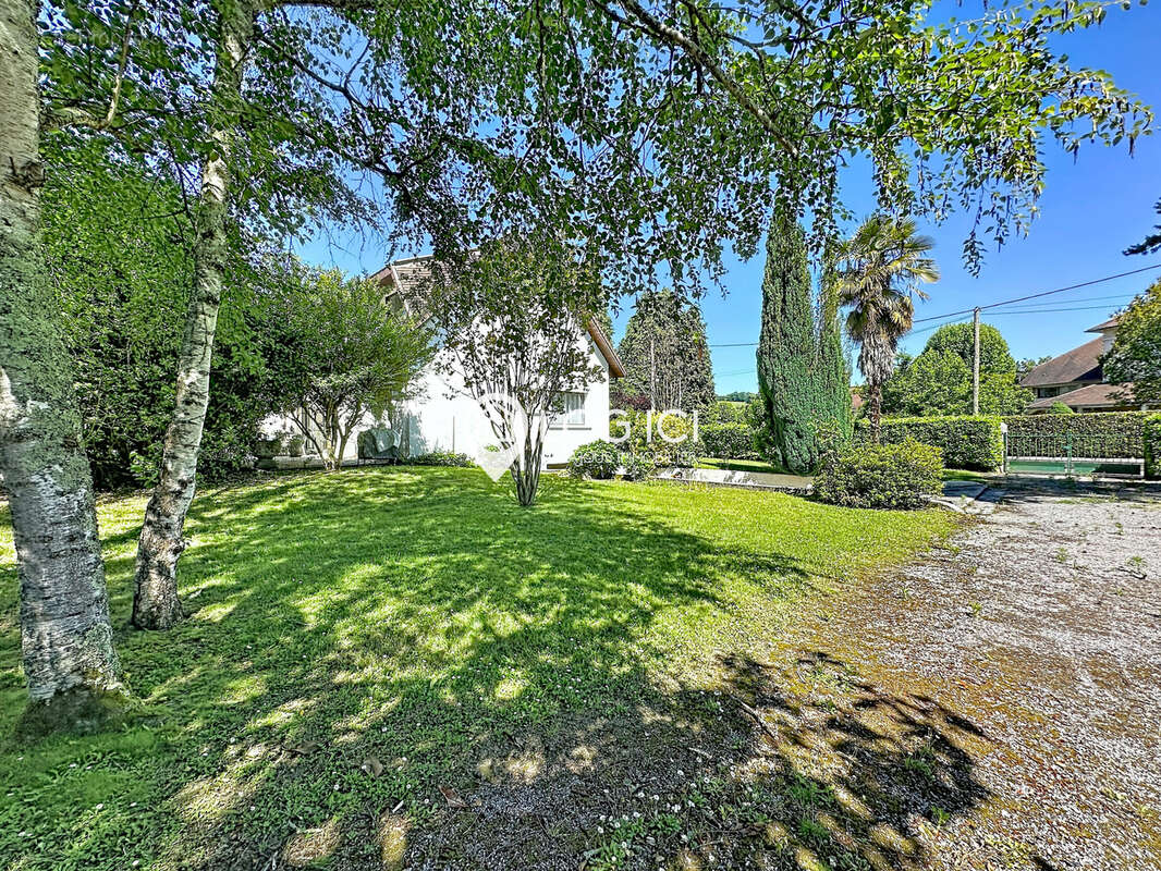 NAY - Vente Maison familiale atypique T9 sur 3 niveaux avec piscine - photo 5