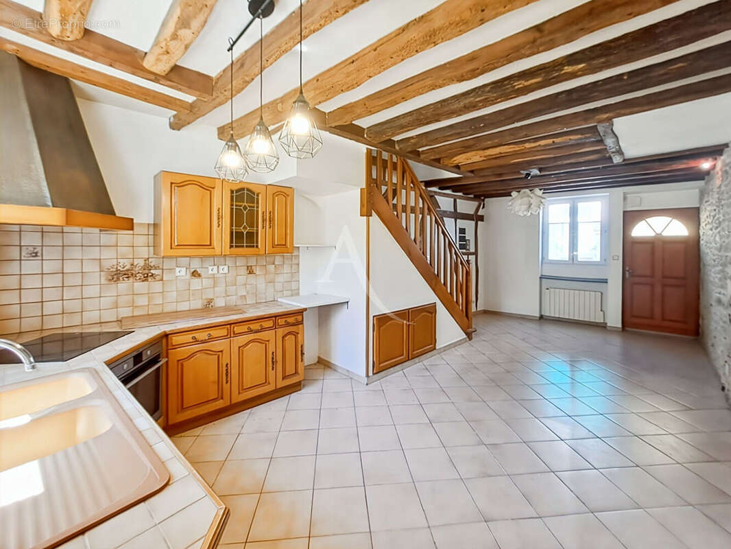 Maison de Ville 3 pièces, 2 chambres, cour privative, hyper centre d'ETRECHY - photo 2