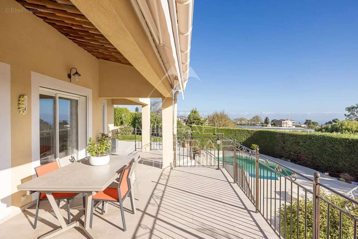 Maison à SAINT-LAURENT-DU-VAR