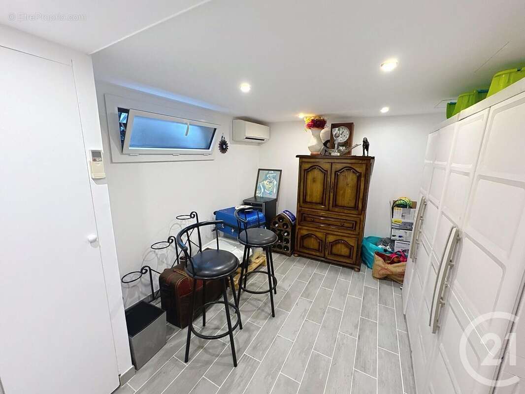 Maison à VAUX-LE-PENIL