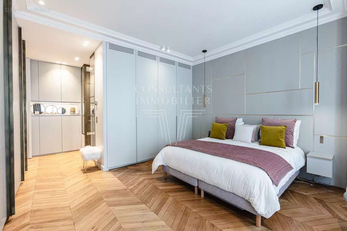 Appartement à PARIS-17E