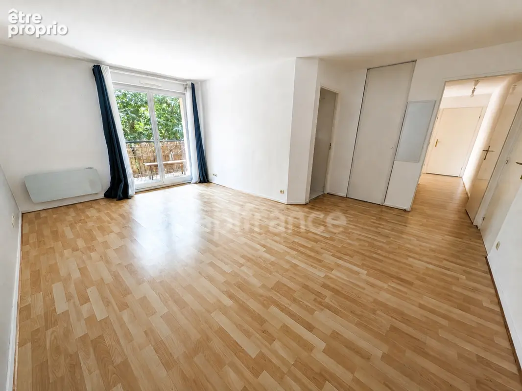 Corbeil-Essonnes – F3 lumineux avec balcon, parking et résidence arborée - photo 2
