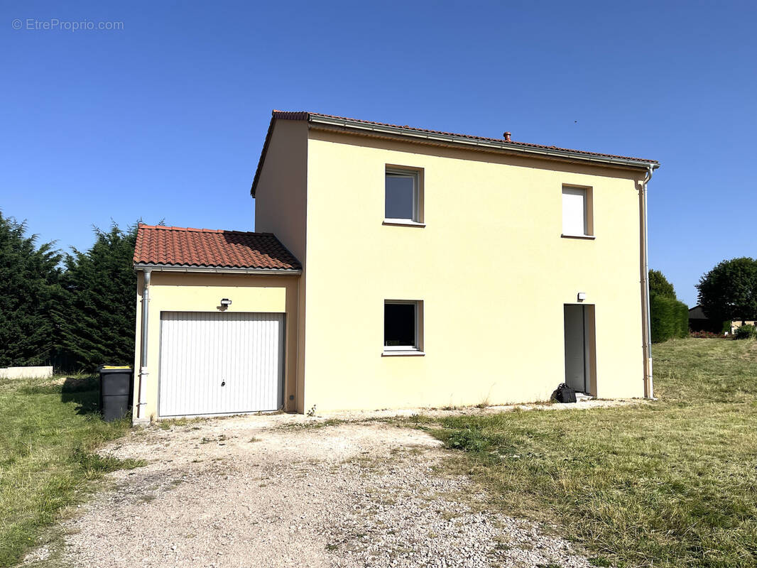 Maison à SAINT-TRIVIER-DE-COURTES