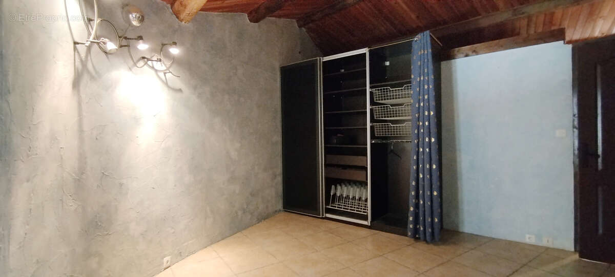 Superbe maison de caractère en pierre , avec cour privée - photo 7