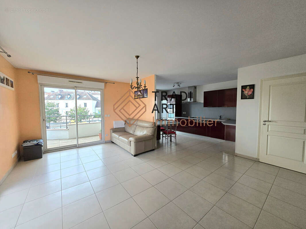 Appartement à SAINTE-GENEVIEVE-DES-BOIS