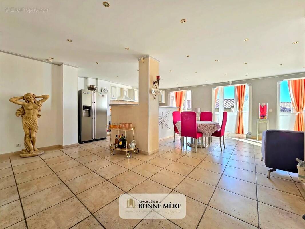 Appartement à MARSEILLE-1E