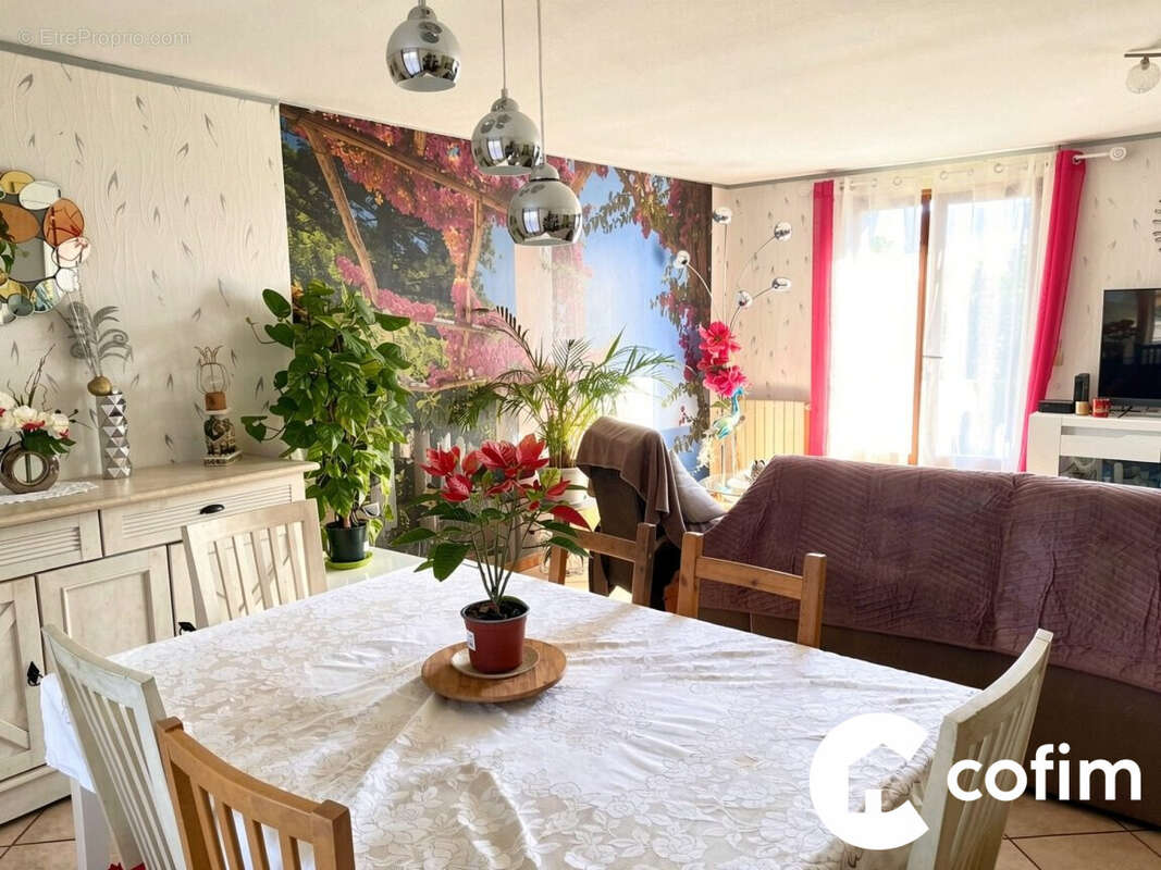 salon actuel  - Maison à TARBES