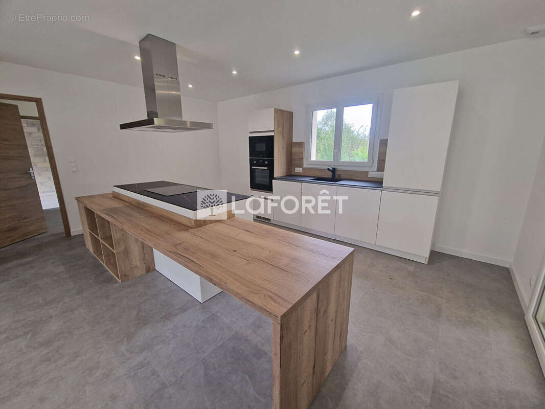 Maison à MONTROZIER