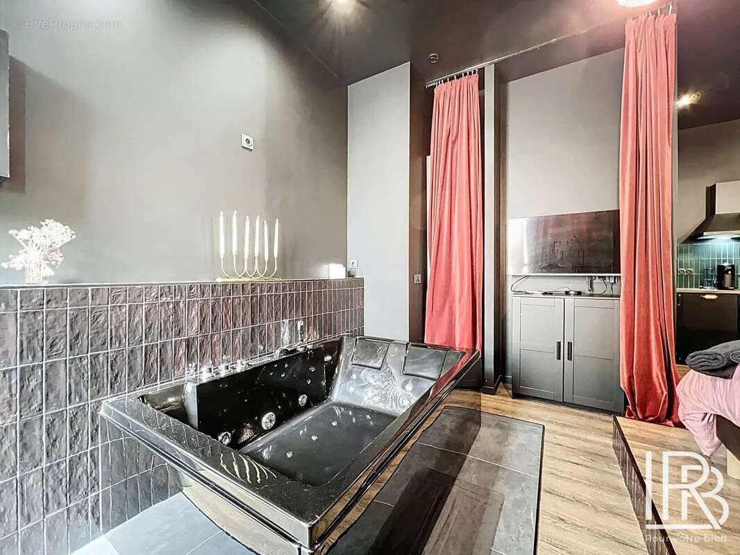 Appartement à MARSEILLE-6E