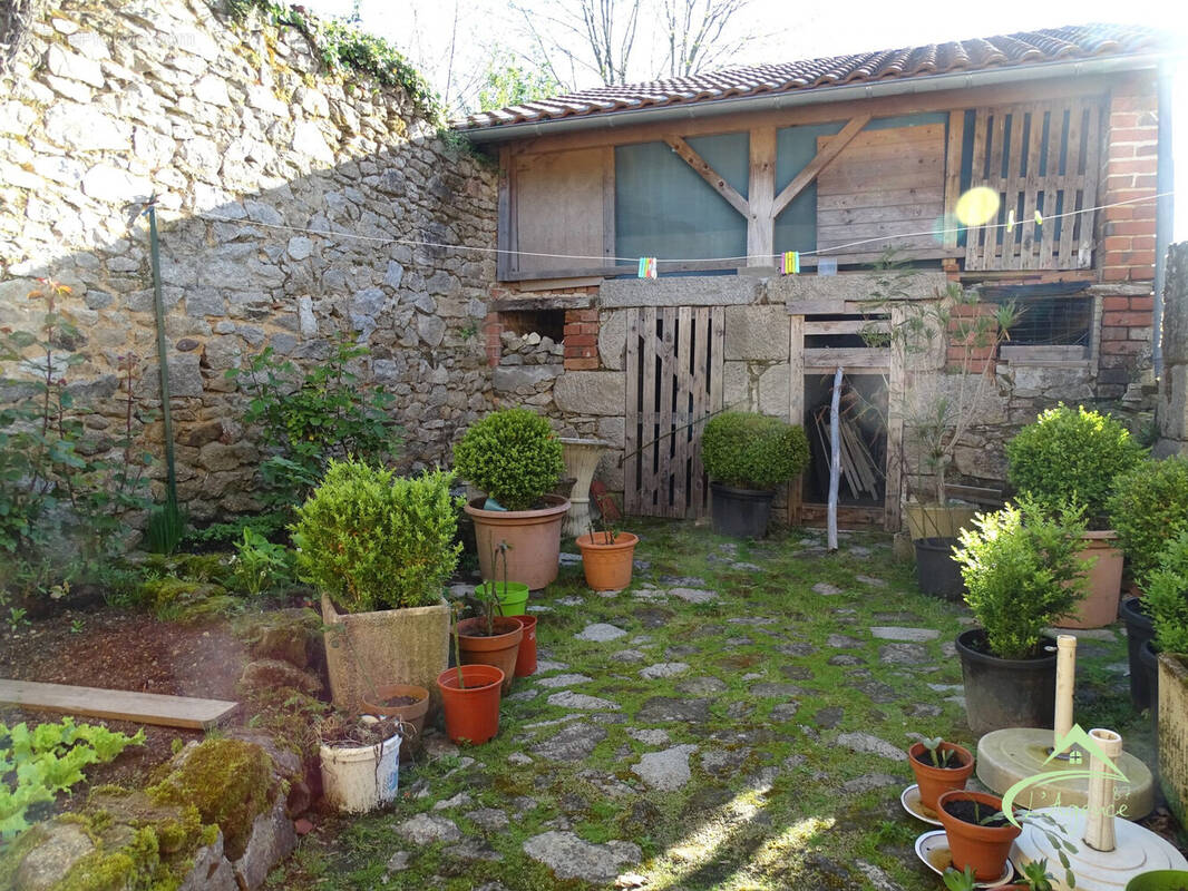 Maison à SAINT-JUNIEN