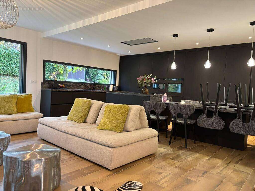 Maison à DIVONNE-LES-BAINS