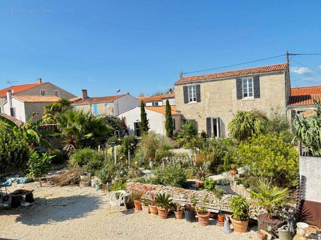 Propriété d’exception au cœur du village de Saint-Georges-d’Oléron - photo 6