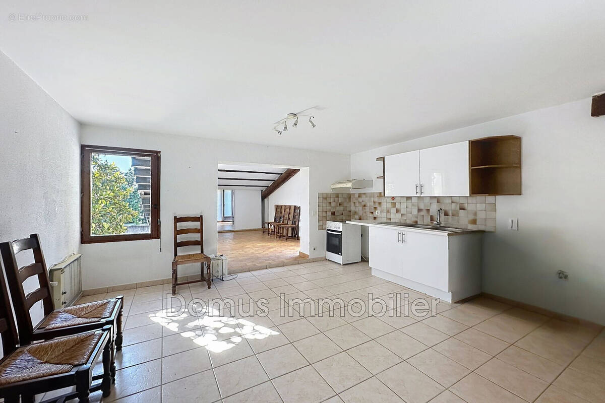 Appartement à CHATEAUNEUF-DE-GADAGNE