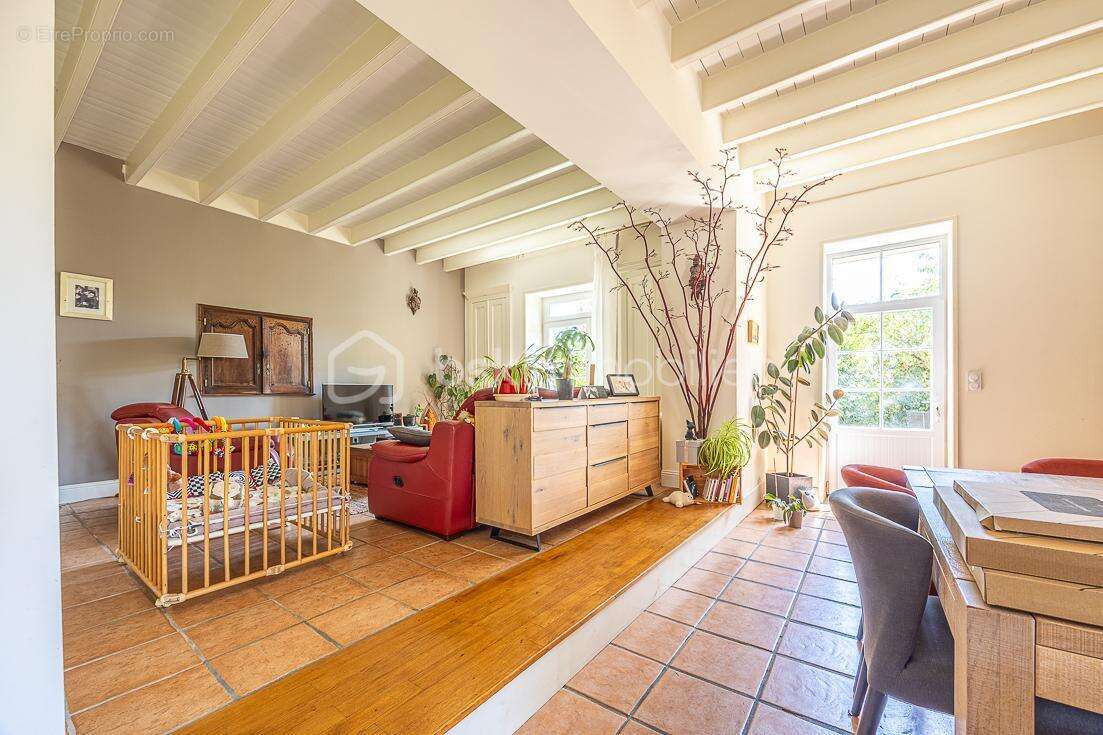 ***** Maison de caractère prête à vivre, rénovée énergétiquement, 2 chambres, joli jardin ***** - photo 7