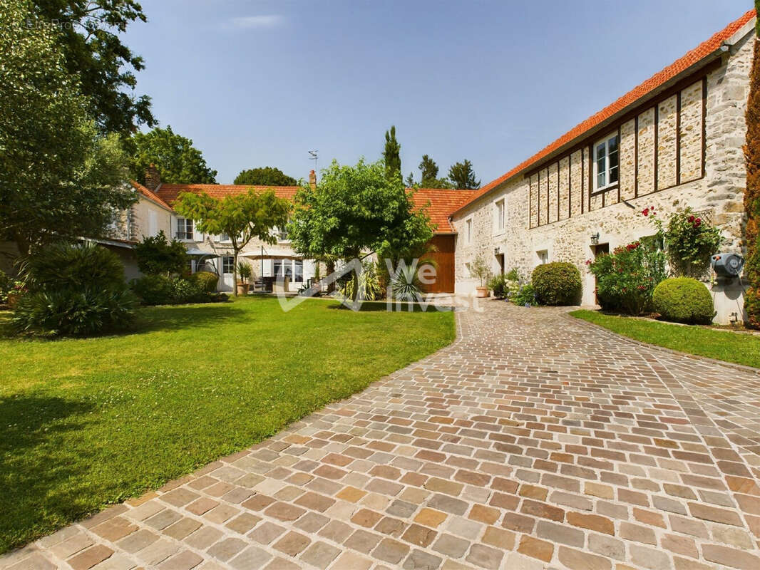 Maison à BRUYERES-LE-CHATEL