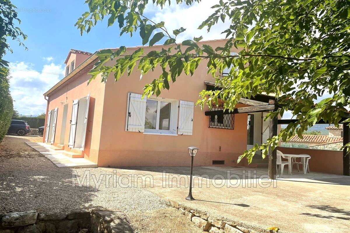 Maison à SAINT-CEZAIRE-SUR-SIAGNE