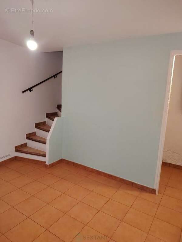 Maison à REVEST-DES-BROUSSES